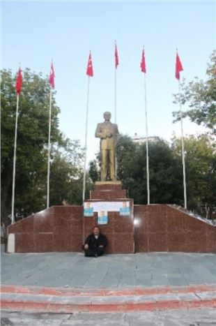 Büro Memur-sen İl Başkanından Tek Kişilik Oturma Eylemi