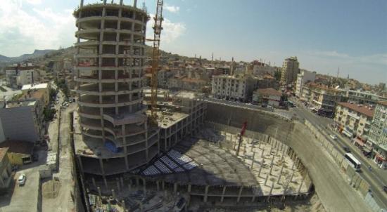 Belediye Hizmet Binası Ve Ticaret Kompleksinin Yapımı Sürüyor