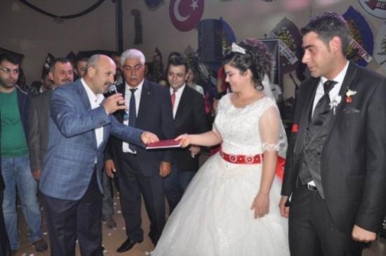 Belediye Başkanı Kendi Oğlunun Nikahını Kıydı