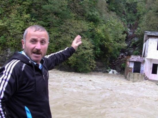 Artvin'de Sağanak Yağış Ve Fırtına
