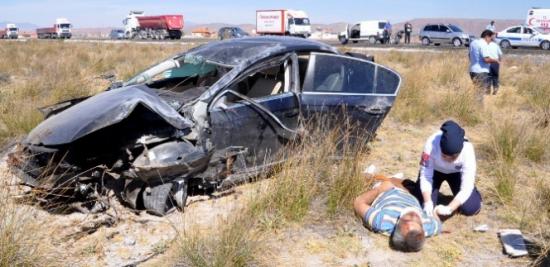 Otomobil Takla Attı: 1 Ölü 1 Yaralı