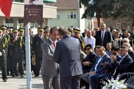 Rakip İki Siyasetçiden Sıcak Görüntüler