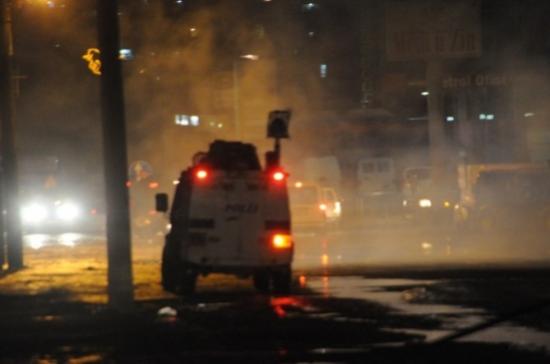 Cizre'de İzinsiz Gösteriye Polisten Müdahale