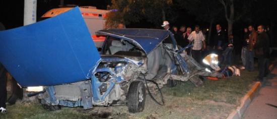 Hurdaya Dönen Otomobilden Ufak Sıyrıklarla Kurtuldular