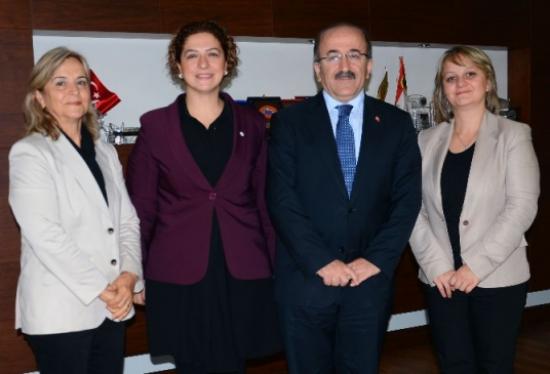 Başkan Gümrükçüoğlu Kızının Kurbanını Kızılay'a Bağışladı