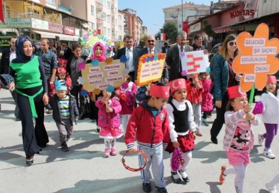 Sungurlu'da Okul Öncesine Dikkat Çekmek İçin Yürüdüler