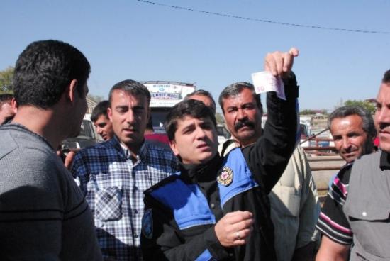 Polisten Hayvan Borsası'nda Sahte Para Uyarısı