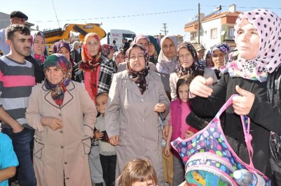 Çocuklarıyla Birlikte Yol Kapattılar