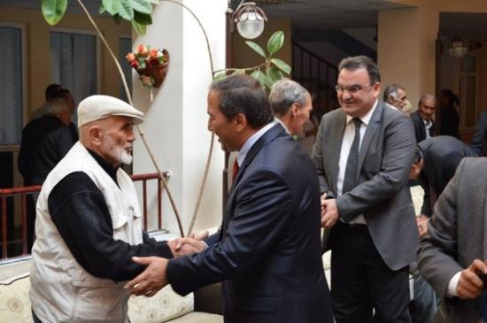 Kocasinan Kaymakamı İl Sağlık Müdürü Halk Sağlığı Müdürü Yaşlılar Haftası Nedeniyle Huzurevini Ziyaret Etti