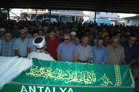 Prof. Dr. Ali Erdoğan'ın Annesi Son Yolculuğuna Uğurlandı