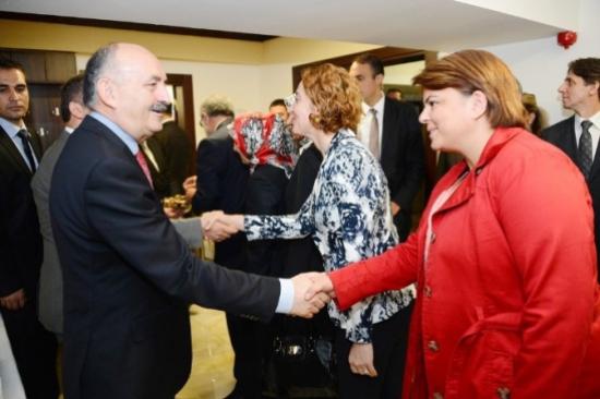 Bakan Müezzinoğlu Bakanlık Çalışanlarıyla Bayramlaştı