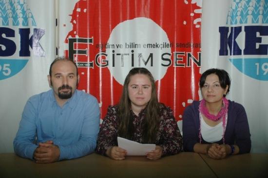 Eğitim-sen İşten Çıkarılan Öğretim Üyesi Akdemir'e Destek Verdi