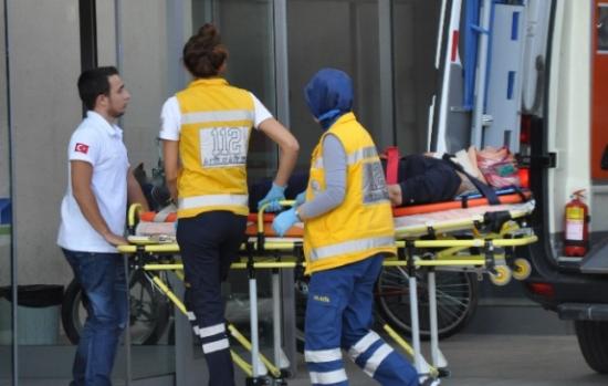 Yolun Karşısına Geçmek İsteyen Kadına Otomobil Çarptı