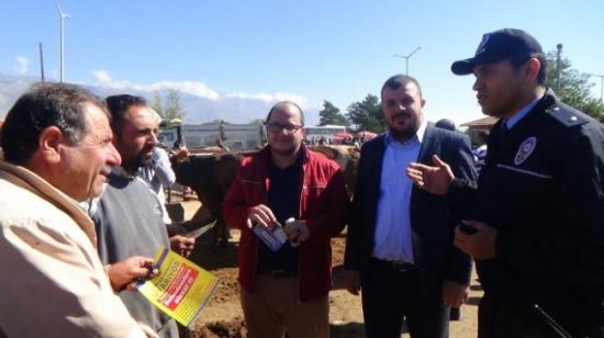 Erzincan'da Polis Ekipleri Hayvan Pazarında Sahte Para Uyarısı Yaptı