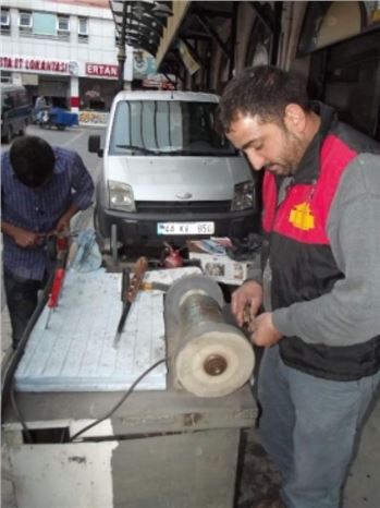 Bıçaklar Kurbanlıklara Hazırlanıyor