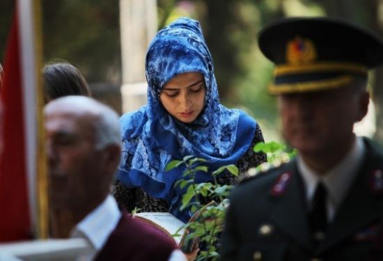 Şehitlikte Hüzünlü Bayramlaşma