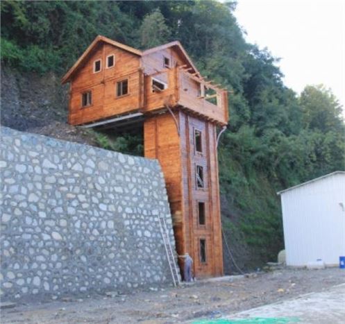 Rize'de Yine İlginç Bir Yapı