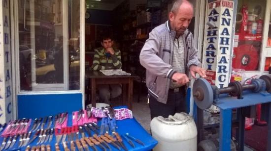 Kurban Bayramı Öncesi Bıçaklar Bileniyor