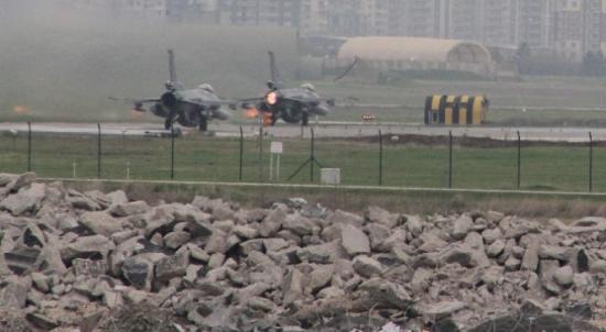 Türk Jetlerinin Tespit Ettiği Hedefler Obüs Toplarıyla Vuruluyor