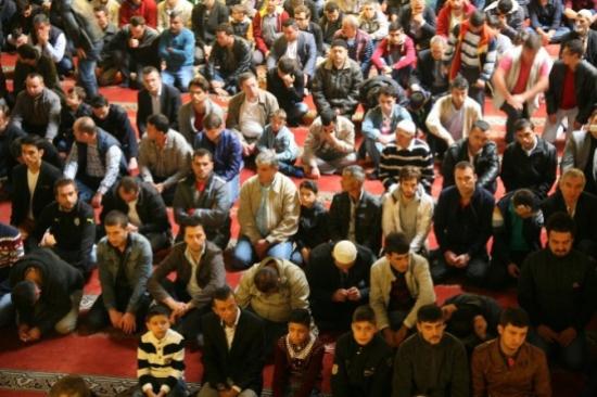 Bayram Namazında Camiler Doldu Taştı