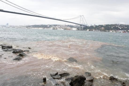 İstanbul Boğazı Kan Gölüne Döndü
