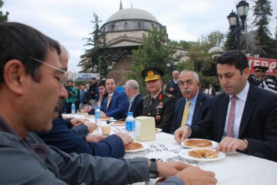 Protokol Bayramlaşması Yerini Halk Bayramlaşmasına Bıraktı
