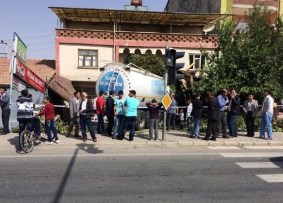 Kimyasal Madde Taşıyan Tanker Dükkana Girdi: 1 Ölü 1 Yaralı