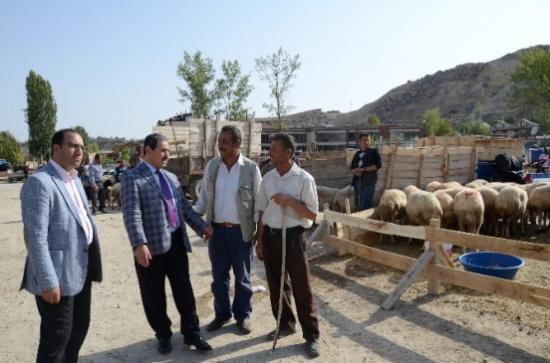 Başkan Eser Kurban Pazarını Ziyaret Etti