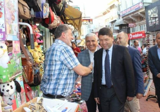 Milletvekili Tunç Esnaflarla Bayramlaştı