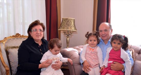 Bayramı Vali Baba'nın konağında geçirdiler!