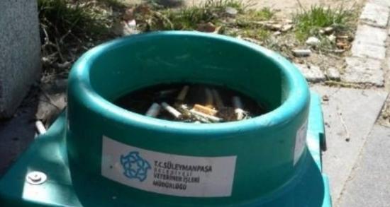 Hayvanların su kapları sigara izmaritleri ile doldu!