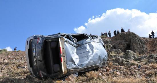 Ağrı patnos'ta trafik kazası: 1 ölü, 4 yaralı!