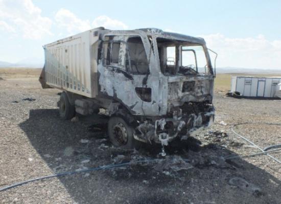 Pkk'lılar İş Makinesi Yaktı