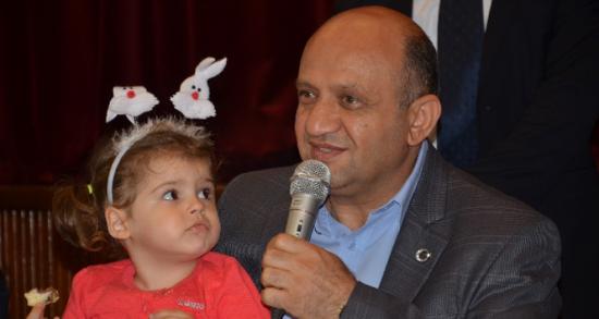 Bakan çocukların bayramını kutladı!