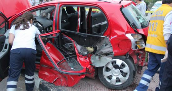 Manisa'da bayramda feci kaza: 1 ölü, 9 yaralı!