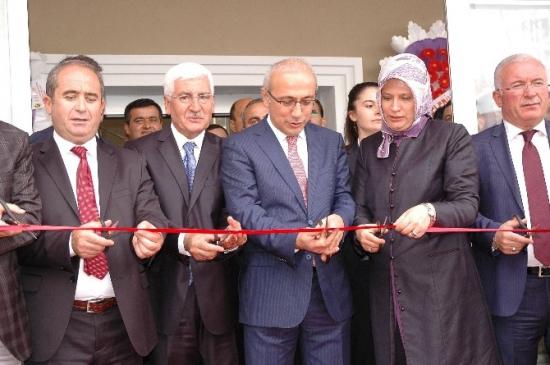 Bakan Elvan Kendi Adını Taşıyan Meydanın Açılışını Yaptı