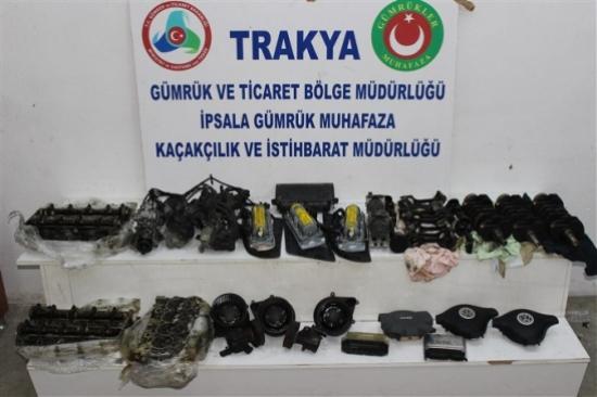 Hamzabeyli Ve İpsala Sınır Kapılarında Kaçak Oto Parçası Ele Geçirildi