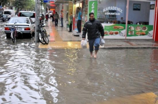 Sağanak Yağmur Yalova'yı Göle Çevirdi