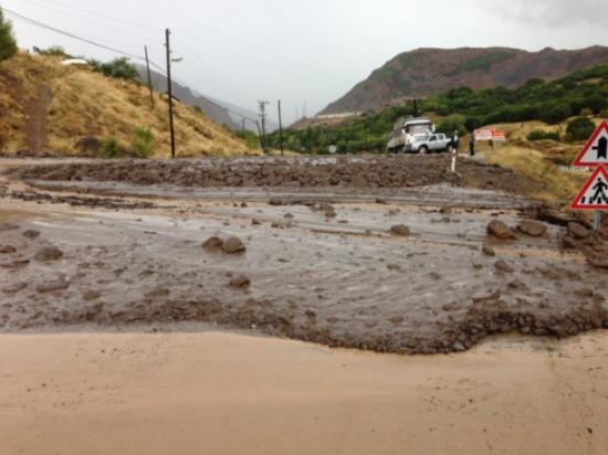 Tunceli'de Sağanak Yağış Hayatı Olumsuz Etkiledi