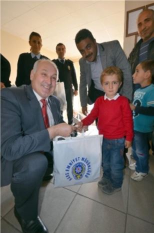 Sarıkamış Emniyeti Bayram Öncesi Öğrencileri Unutmadı