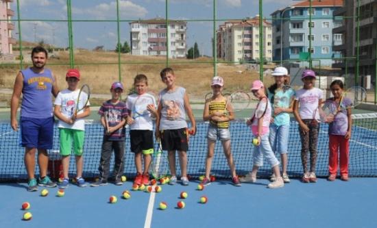 Bozüyüklü Minikler Tenisle Tanıştılar