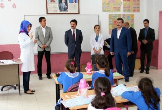 Öğrencilere Diş Macunu Ve Diş Fırçası Dağıtıldı