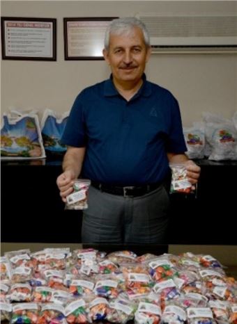 Kumluca Belediyesi Çocuklar İçin Bayram Şekeri Hazırladı