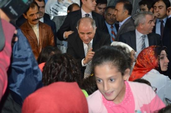 Bakan Ala Erzurum'da Çocuk Yuvasını Ziyaret Etti