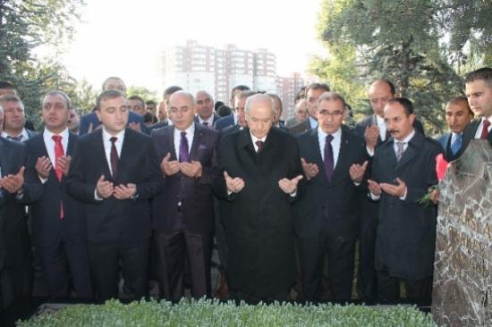 Bahçeli Alparslan Türkeş'in Mezarını Ziyaret Etti