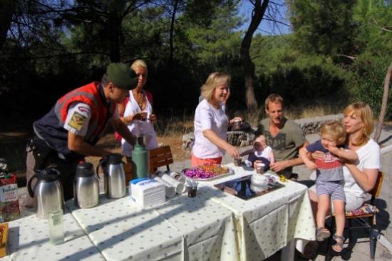 Jandarmanın Bayram İkramı Yabancıları Şarttı