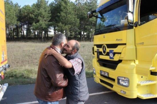 Tır Şoförlerinin Kapıkule'de Buruk Bayram Sevinci