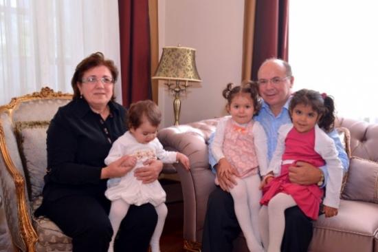 Bayramı Vali Baba'nın Konağında Geçirdiler