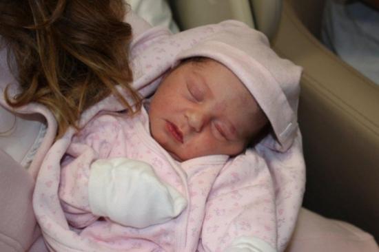 Cesur Anne Bebeğini Suda Kendi Doğurdu