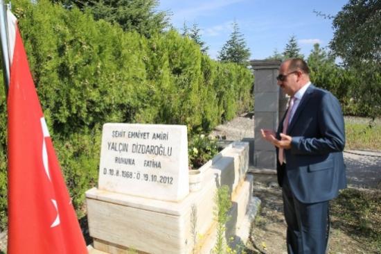 Başkan Duruay Şehitliği Ziyaret Etti